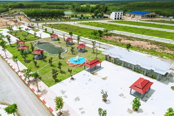 Hồ cá Koi tại Astro Park do Tập đoàn Phương Trường An Group phát triển, mở cửa phục vụ cộng đồng cư dân Bình Dương. Ảnh: Phương Trường An Group