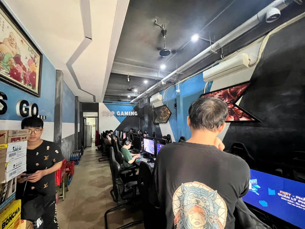 Phòng máy Top Gaming Center