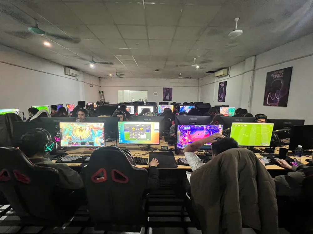 Phòng máy Gaming Center 89