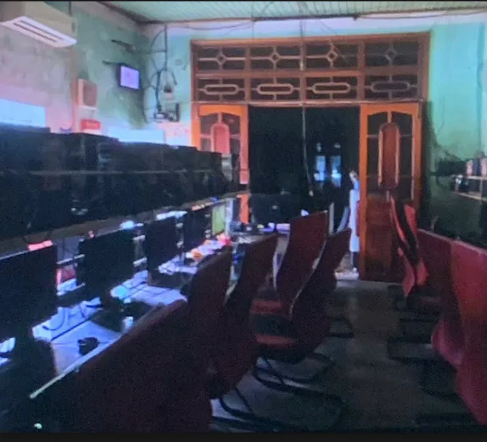 Phòng máy Net Thủy