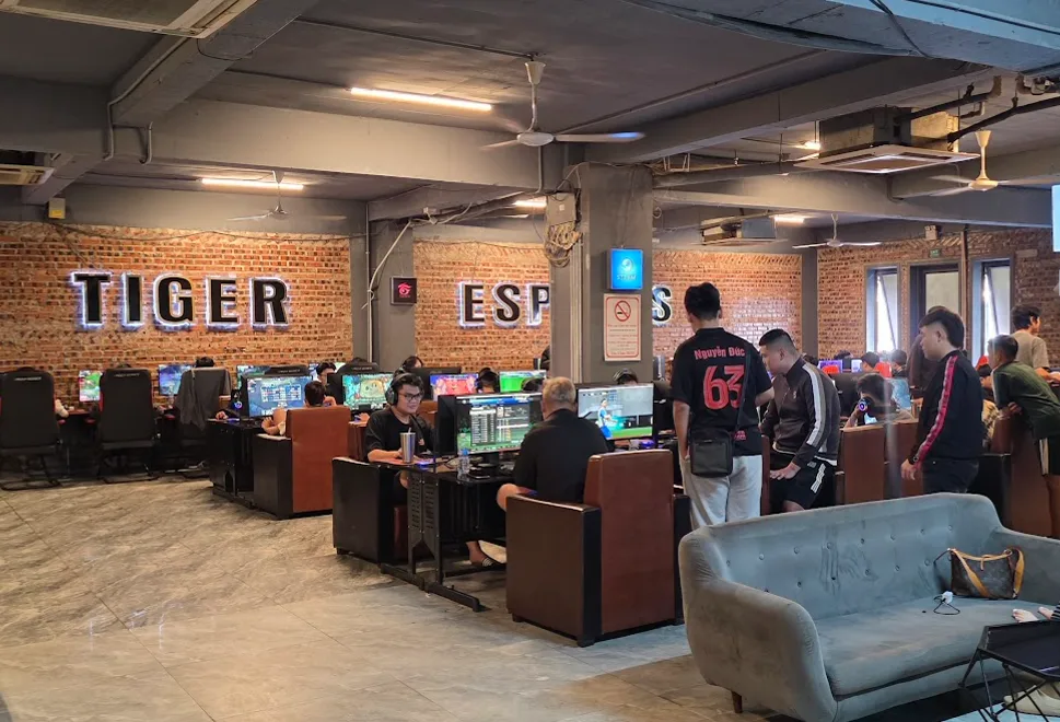 Phòng máy Tiger Esports 04 Phố Môi