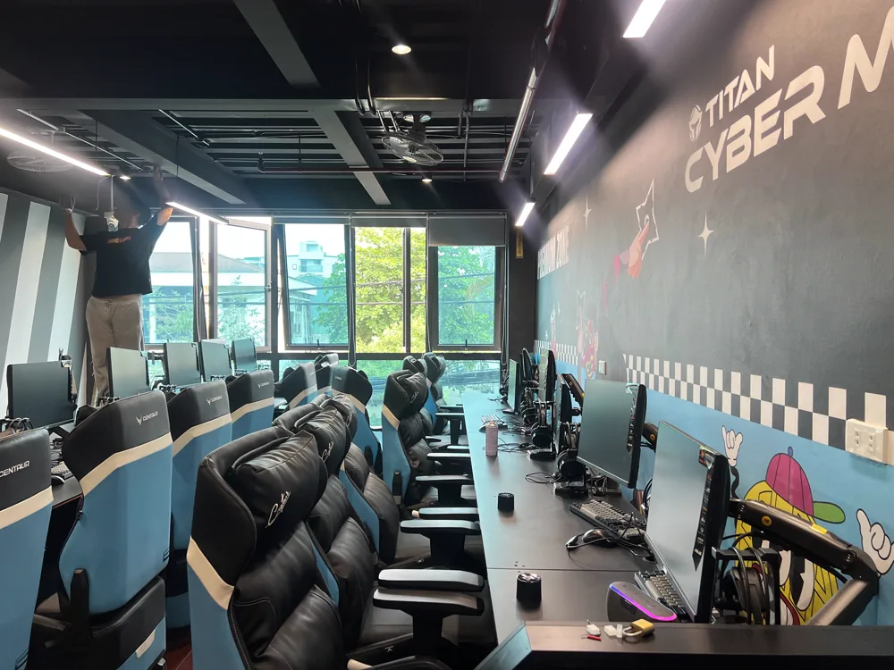 Phòng máy Titan Cyber Mart