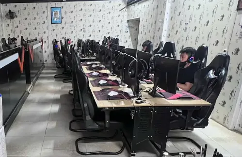 Phòng máy Cyber Xanh Lê Văn Hiến