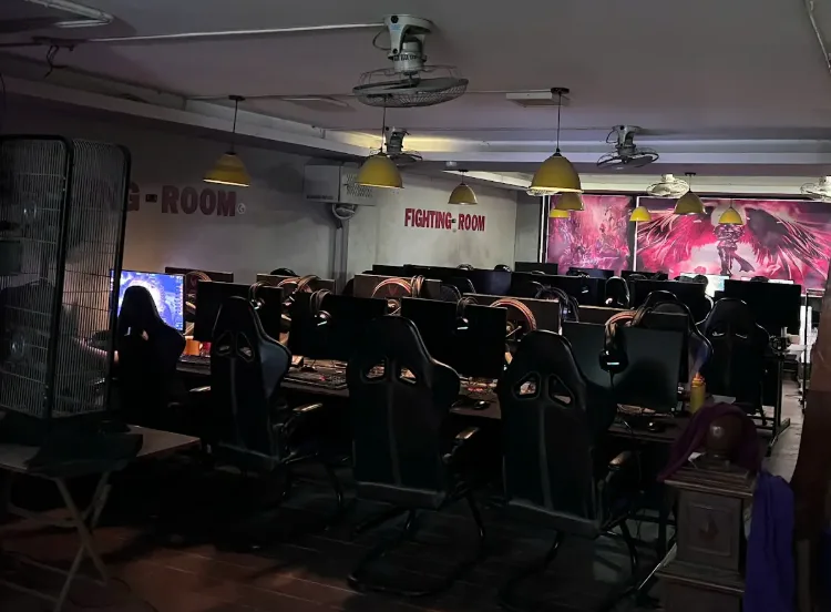 Phòng máy Thoa Trường Gaming Center Cầu Diễn