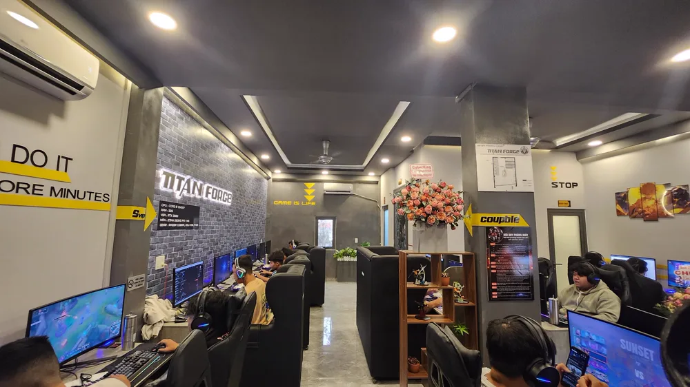 Phòng máy Titan Forge