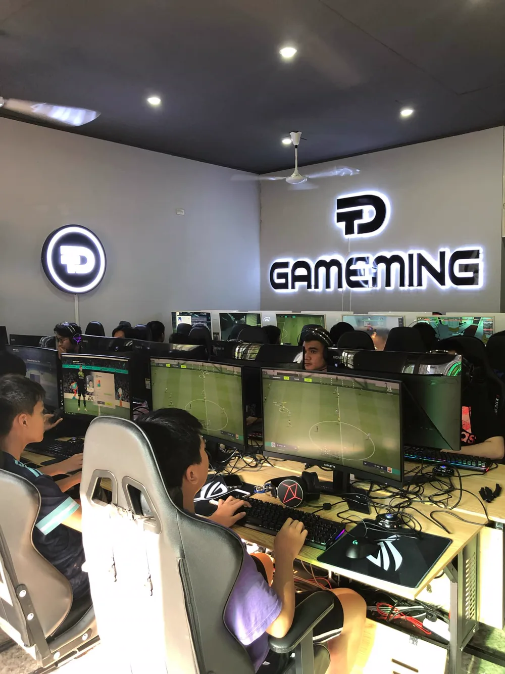 Phòng máy net đức trung