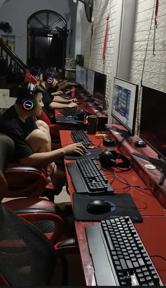 Phòng máy Game Center 253 Mạc Thị Bưởi