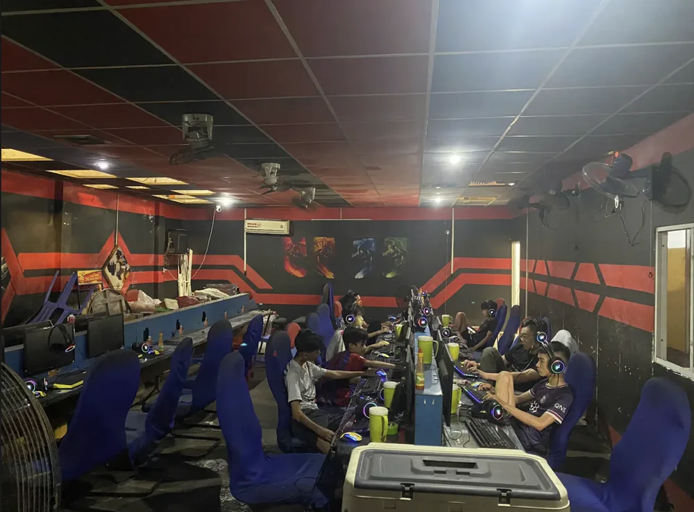 Phòng máy Hoàng Kỳ Gaming