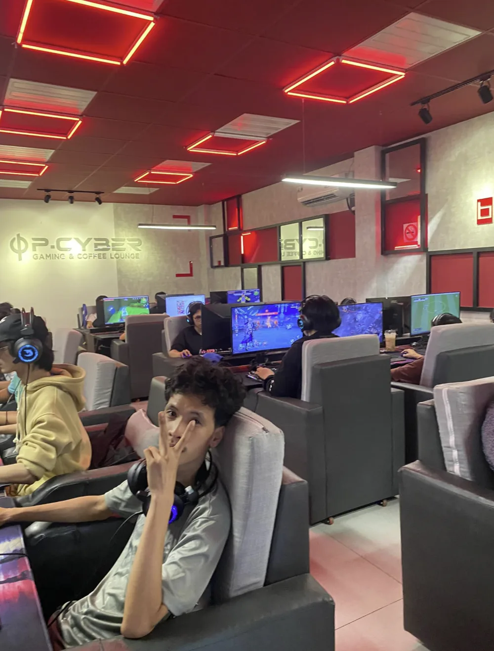 Phòng máy P.CYBER GAMING HOUSE