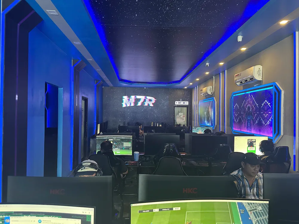 Phòng máy M7R Gaming