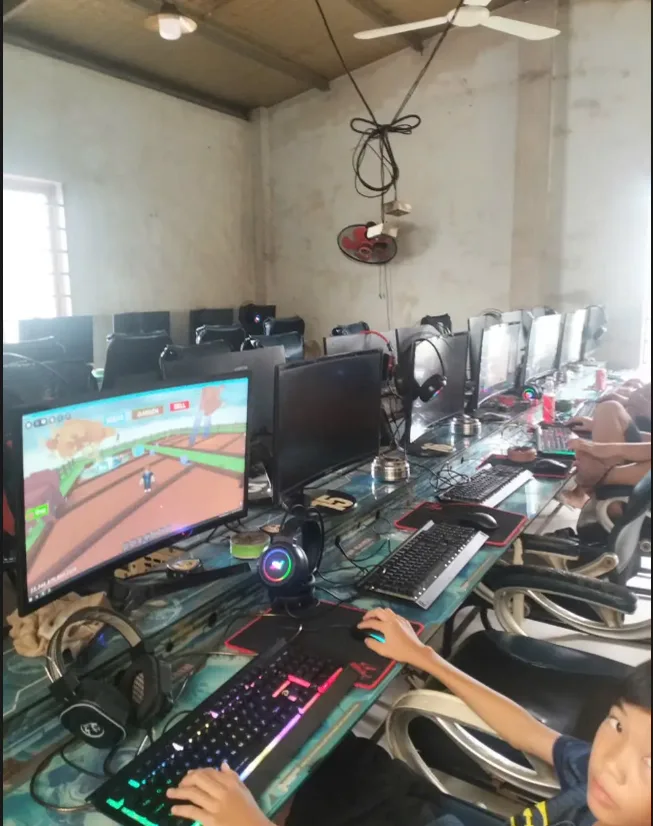 Phòng máy Đoàn Internet