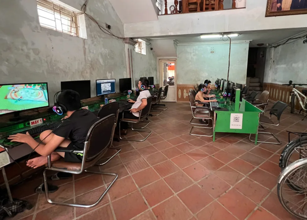 Phòng máy Sơn Hằng Net