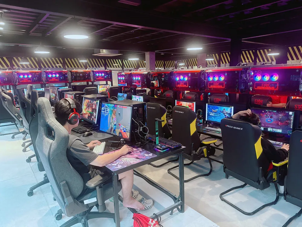 Phòng máy Star Gaming Lương Định Của