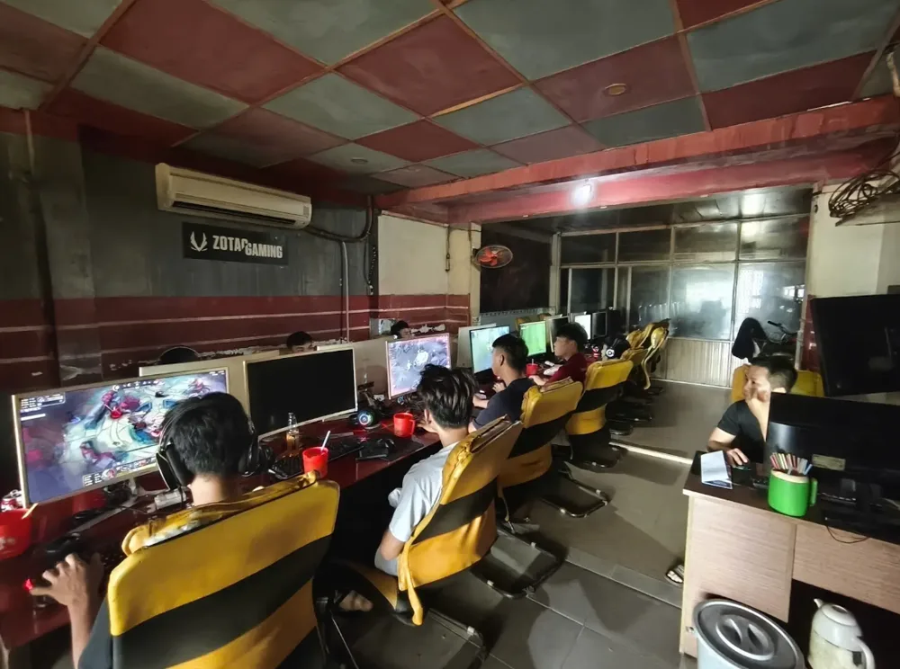 Phòng máy CyberCore Net Nguyễn