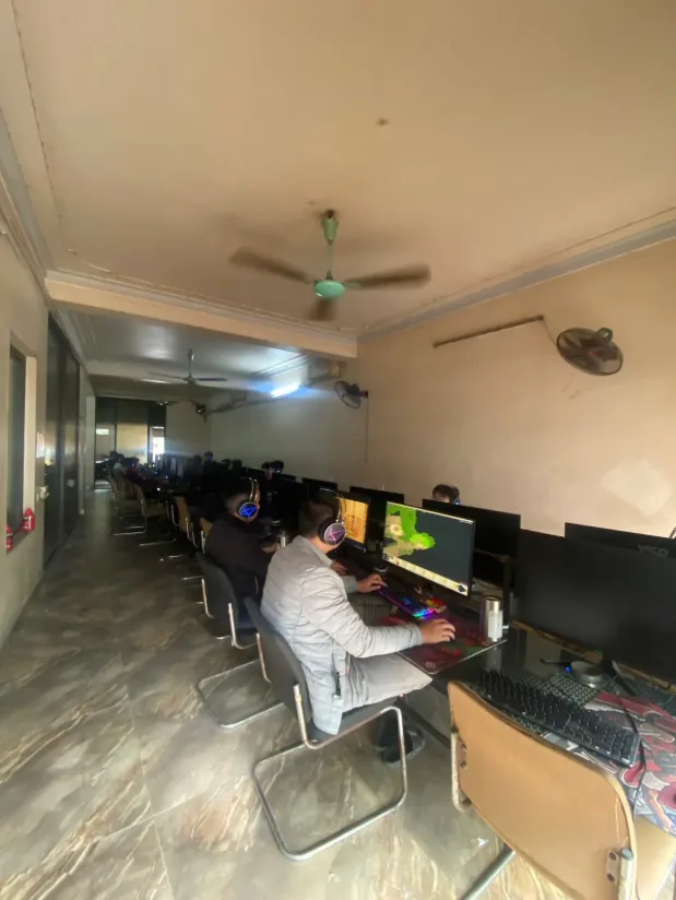Phòng máy Net Pro Lợi Còm